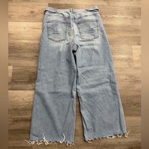 American Eagle Outfitters Women’s Light Wash Dreamy Drape Wide Leg Jeans - Picture 4 of 11